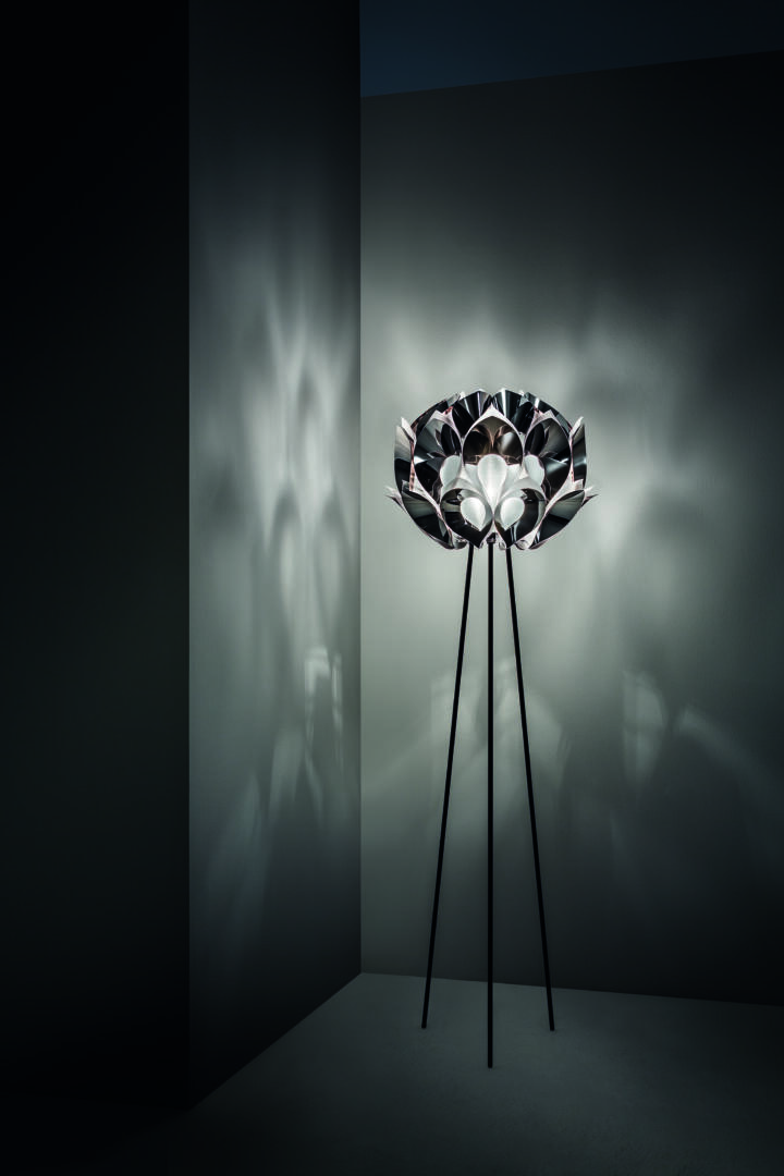 Slamp_Flora-Pewter_Z. De Zanine_setting 01