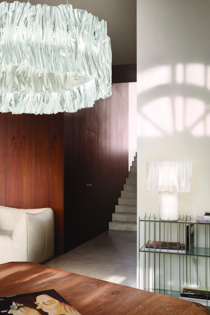 Slamp Accordeon Pendelleuchte und Tischleuchte im Wohnzimmer