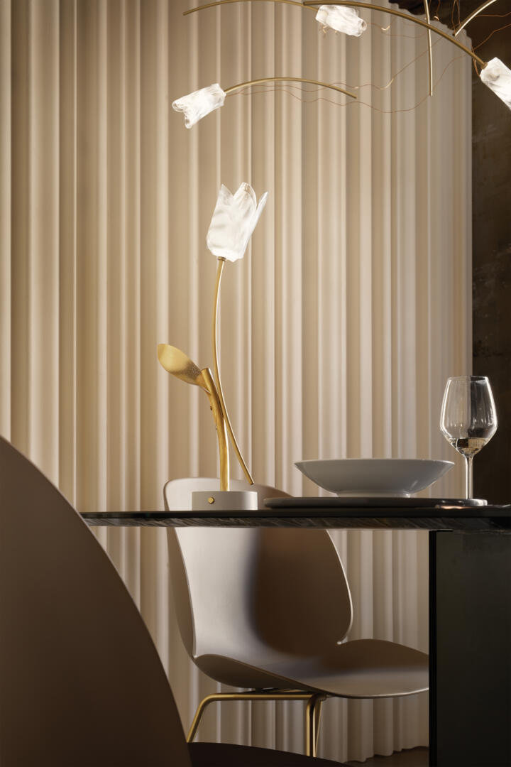 Slamp Tulip Battery Akkuleuchte als Dekoration Esstisch